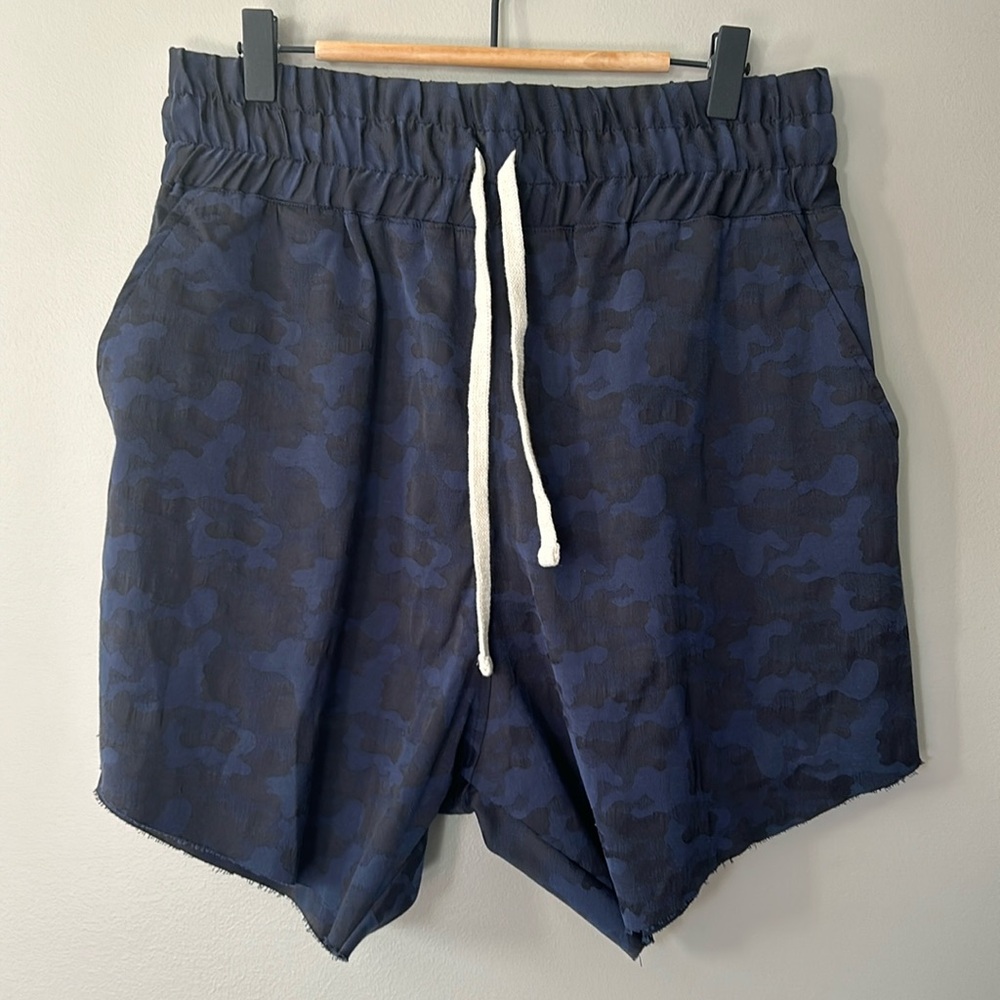 Tribe Kelley Camo Shorts Sz M NWOT